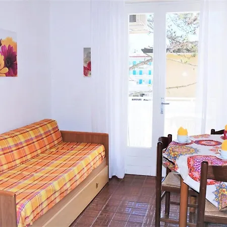Amazing In Caorle With Communal Pool Apartman